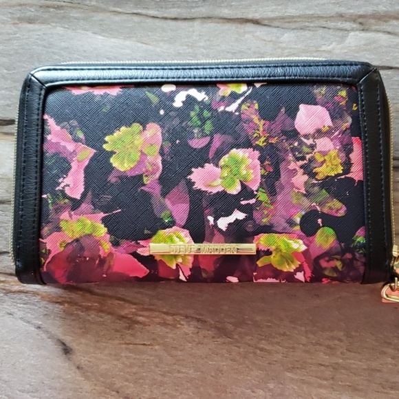 Wristlet - Picture 2 of 3